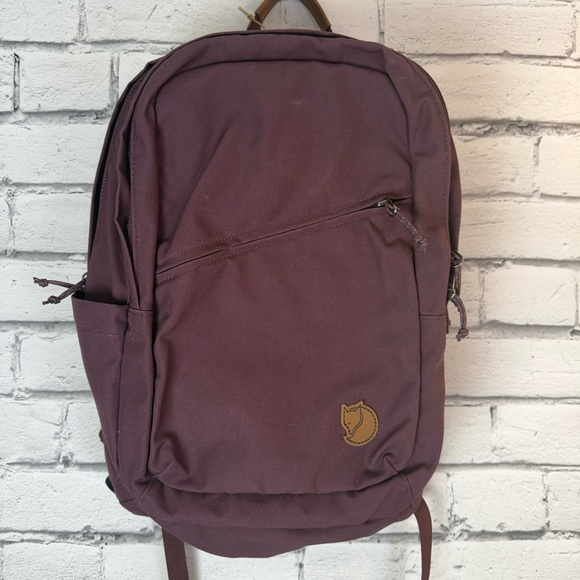 Fjallraven Raven 28 Port Backpack Maroon with Laptop Pocket NEW - Picture 1 of 5